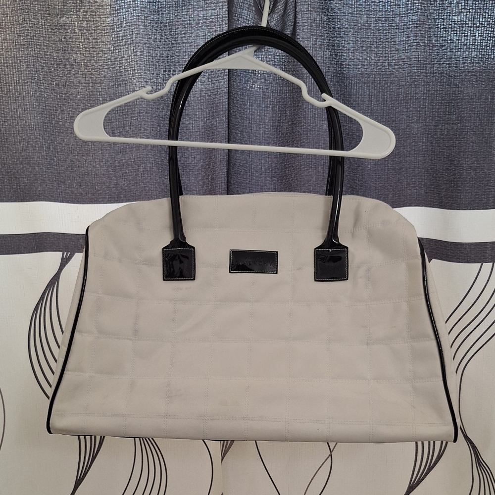 Givenchy Parfums Designer White/Black Quilted Weekender Duffle Travel Bag